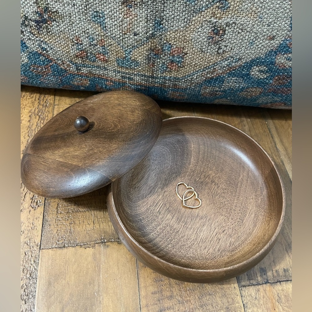 Woodbury's  Wood Hand
Turned 6" Small Bowl with the top Made in Vermont